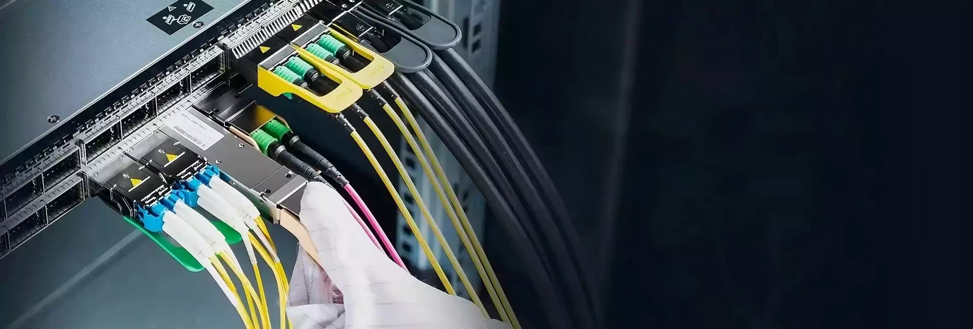 आधुनिक डेटा सेंटर केबलिंग: वास्तविकता के लिए निर्मित रीढ़
